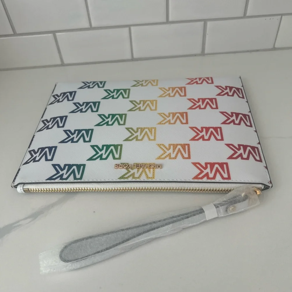 MICHAEL KORS Wristlet - Picture 3 of 13
